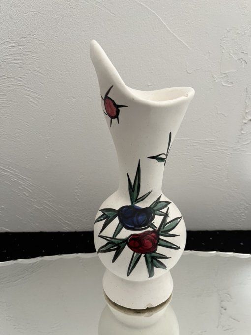 Vase forme originale en céramique des années 50, au joli décor végétal, signé FPP Vallauris