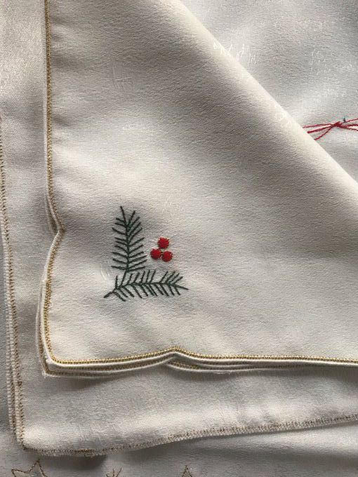 Jolie petite nappe carré motifs Noël avec ses 4 serviettes, Neuve