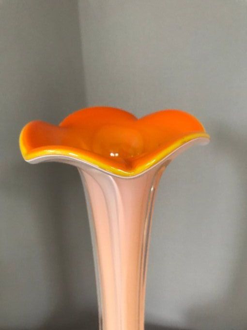 Vase en verre à corolle orange