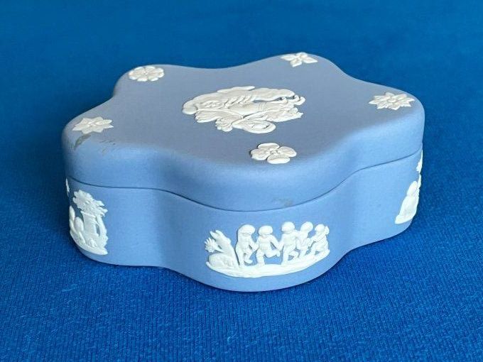 Petite boite Jasperwade de Wedgwood, signé, fabriqué en Angleterre