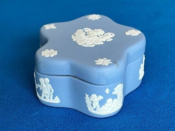 Petite boite Jasperwade de Wedgwood, signé, fabriqué en Angleterre